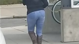 A Fan got video of MarieRocks out in public