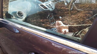 Youtube blogger caught a guy jerking off in car in public.