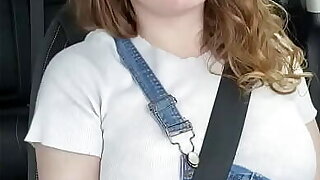 Nerdy Mother country Girl Rubs Herself in her Car